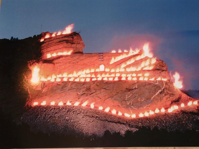Nächtliche Feuershow am Crazy Horse